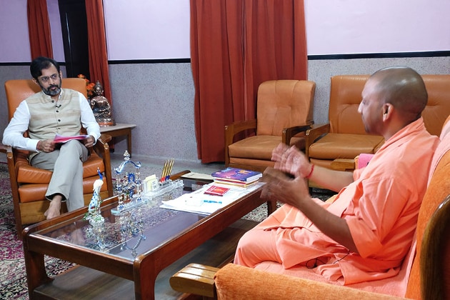 yogi-adityanath-rahul-joshi-02
