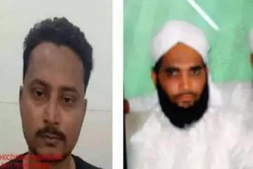 کملیش تیواری قتل معاملہ: ملزم اشفاق کا آڈیو وائرل، قتل کے بعد بیوی اور والد سے کی تھی بات کملیش تیواری قتل معاملہ: ملزم اشفاق کا آڈیو وائرل، قتل کے بعد بیوی اور والد سے کی تھی بات