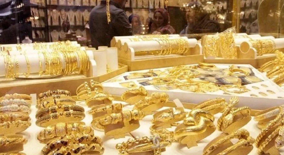 ایچ ڈی ایف سی سیکورٹیز کے سینئر انالسٹ (تجزیہ کار) تپن پٹیل نے کہا کہ دھنتیرس سے پہلے زیورات وغیرہ کے مطالبے میں اضافہ ہوا، جس سے حاضر بازارمیں سونے کی قیمت میں اچھال دیکھا گیا ہے۔ ایچ ڈی ایف سی سیکورٹیز کے سینئر انالسٹ (تجزیہ کار) تپن پٹیل نے کہا کہ دھنتیرس سے پہلے زیورات وغیرہ کے مطالبے میں اضافہ ہوا، جس سے حاضر بازارمیں سونے کی قیمت میں اچھال دیکھا گیا ہے۔