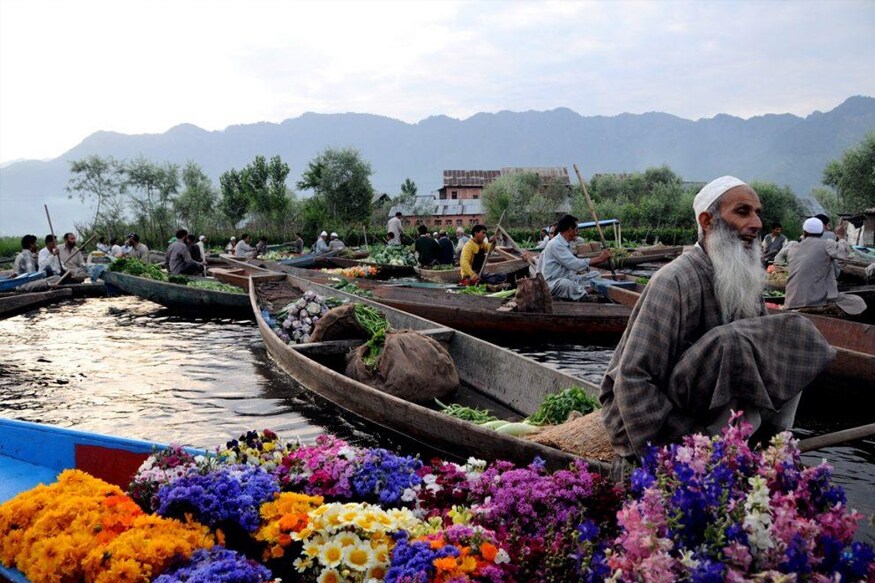 پیر کو دوپہر کے وقت صرف پوسٹ پیڈ موبائل فون کنکشنز کی کالنگ خدمات بحال