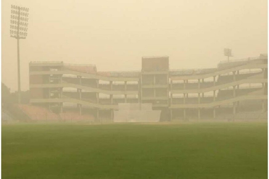 دیوالی کے بعد دہلی میں آلودگی کی سطح میں اضافہ ہوگیا ہے۔ فائل فوٹو