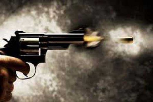 جموں۔کشمیر: اننت ناگ میں نامعلوم اسلحہ برداروں کی فائرنگ، شہری ہلاک جموں۔کشمیر: اننت ناگ میں نامعلوم اسلحہ برداروں کی فائرنگ، شہری ہلاک