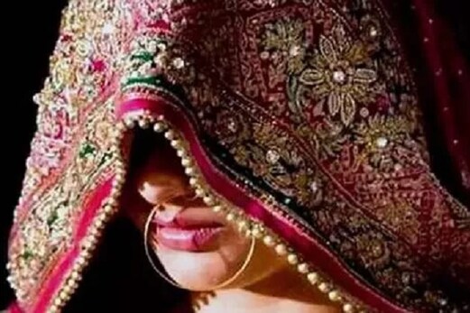رشتہ داروں کو نشیلی اشیاء کھلا کرلٹیری دلہن گھر سے لے گئی لاکھوں روپئے کا سازوسامان رشتہ داروں کو نشیلی اشیاء کھلا کرلٹیری دلہن گھر سے لے گئی لاکھوں روپئے کا سازوسامان