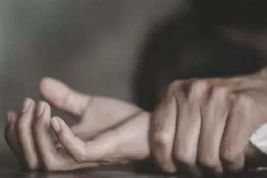 خاتون کا گلا دباکرقتل کرنے کے بعد لاش کے ساتھ بنائے تعلقات، ملزم گرفتار خاتون کا گلا دباکرقتل کرنے کے بعد لاش کے ساتھ بنائے تعلقات، ملزم گرفتار