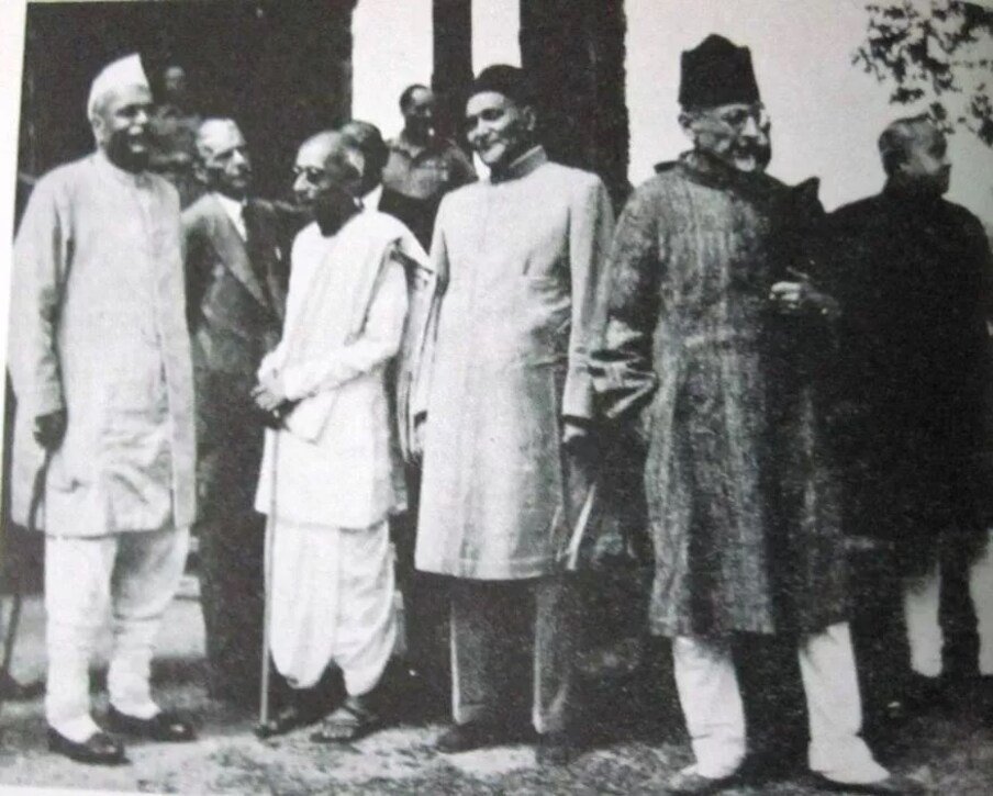  شملہ کانفرنس (1946) میں ہندوستانی رہنما۔ بائیں سے دائیں: راجندر پرساد ، محمدعلی جناح، سی راجا گو پال چاری اور مولانا ابوالکلام آزاد۔ (تصویر: گیٹی امیجز)۔