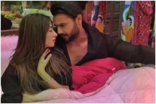 بگ باس -13: پارس چھابڑا کو چھوڑ کروشال کے ساتھ رومانٹک ہوئیں ماہرہ، کھلےعام کیا یہ کام بگ باس -13: پارس چھابڑا کو چھوڑ کروشال کے ساتھ رومانٹک ہوئیں ماہرہ، کھلےعام کیا یہ کام