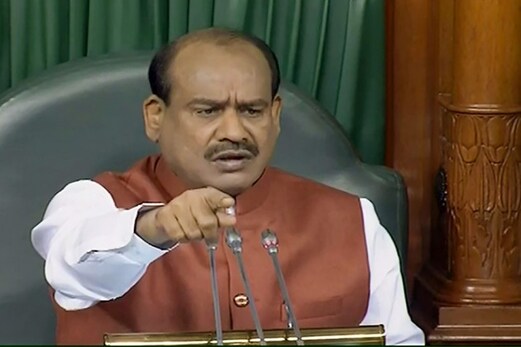 لوک سبھا اسپیکرکی بڑی کارروائی، کانگریس کے دواراکین پارلیمنٹ معطل، ایوان کی کارروائی کل تک کے لئے ملتوی لوک سبھا اسپیکرکی بڑی کارروائی، کانگریس کے دواراکین پارلیمنٹ معطل، ایوان کی کارروائی کل تک کے لئے ملتوی