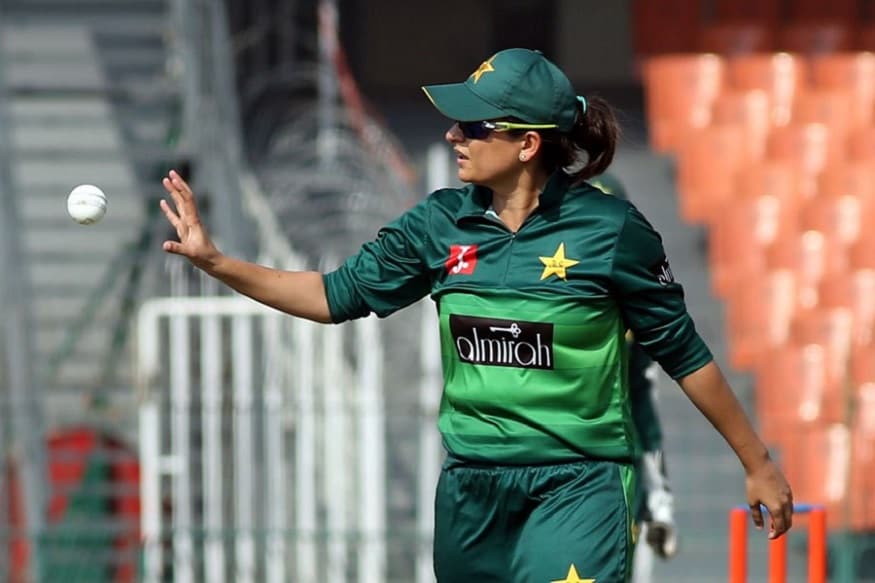ثنا میر اب انگلینڈ دورے پر ٹیم کے ساتھ نہیں جائیں گی۔