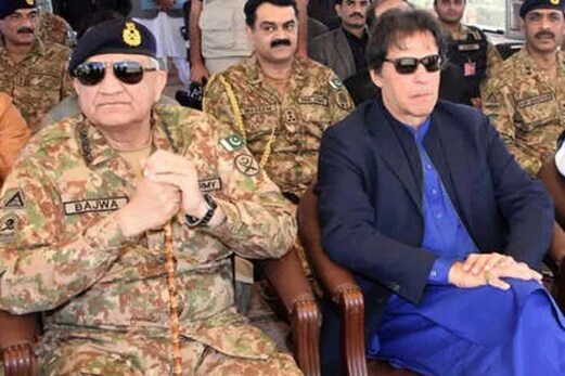 عمران حکومت کو ملی بڑی راحت ، سپریم کورٹ نے آرمی چیف قمر جاوید باجوا کی مدت کار میں توسیع کو دی ہری جھنڈی عمران حکومت کو ملی بڑی راحت ، سپریم کورٹ نے آرمی چیف قمر جاوید باجوا کی مدت کار میں توسیع کو دی ہری جھنڈی