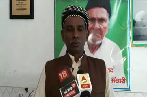 اقبال انصاری نے کہا کہ آل انڈیا مسلم پرسنل لا بورڈ کی میٹنگ لکھنؤ میں اتوار کوہونی ہے ، سبھی فریق اس میں شرکت کررہے ہیں ، لیکن میں اس میٹنگ میں شرکت نہیں کروں گا ۔