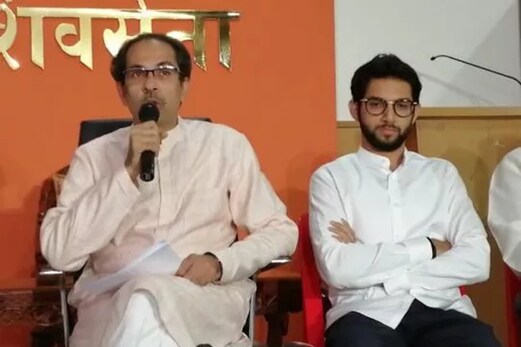 مہاراشٹر میں سیاسی گھمسان ، فڑنویس کے الزامات پر ادھو ٹھاکرے نے کہا : ہم زبان دیتے ہیں تو نبھاتے ہیں مہاراشٹر میں سیاسی گھمسان ، فڑنویس کے الزامات پر ادھو ٹھاکرے نے کہا : ہم زبان دیتے ہیں تو نبھاتے ہیں