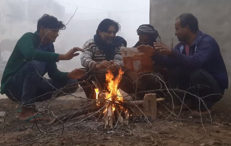 چورو میں محکمہ موسمیات نے کم از کم درجہ حرارت 3.5 ڈگری سیلسیس درج کیا ۔ محکمہ موسمیات کے مطابق آسمان صاف رہنے کی وجہ سے اگلے کچھ دنوں درجہ حرارت نقطہ انجماد تک پہنچ سکتا ہے ۔ نیوز 18 راجستھان ۔ چورو میں محکمہ موسمیات نے کم از کم درجہ حرارت 3.5 ڈگری سیلسیس درج کیا ۔ محکمہ موسمیات کے مطابق آسمان صاف رہنے کی وجہ سے اگلے کچھ دنوں درجہ حرارت نقطہ انجماد تک پہنچ سکتا ہے ۔ نیوز 18 راجستھان ۔