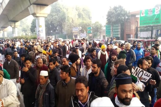 جامعہ ملیہ اسلامیہ کے قریب گزشتہ رات ہوئی فائرنگ پر دہلی پولیس کا بیان کہا۔ اب تک نہیں ملی کوئی گولی جامعہ ملیہ اسلامیہ کے قریب گزشتہ رات ہوئی فائرنگ پر دہلی پولیس کا بیان کہا۔ اب تک نہیں ملی کوئی گولی