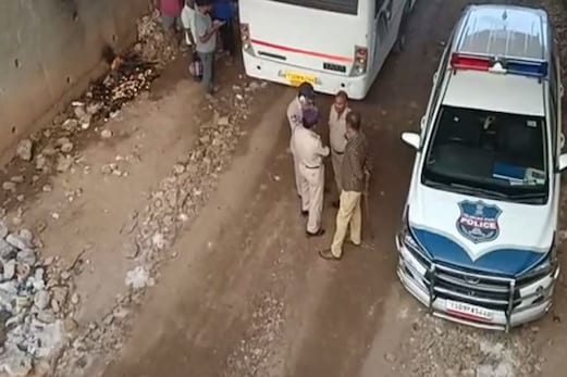شادنگرانکاؤنٹر: ملزمین کی جانب سے فائرنگ کے بعد پولیس نے اپنے دفاع میں فائرنگ کی: پولیس شادنگرانکاؤنٹر: ملزمین کی جانب سے فائرنگ کے بعد پولیس نے اپنے دفاع میں فائرنگ کی: پولیس