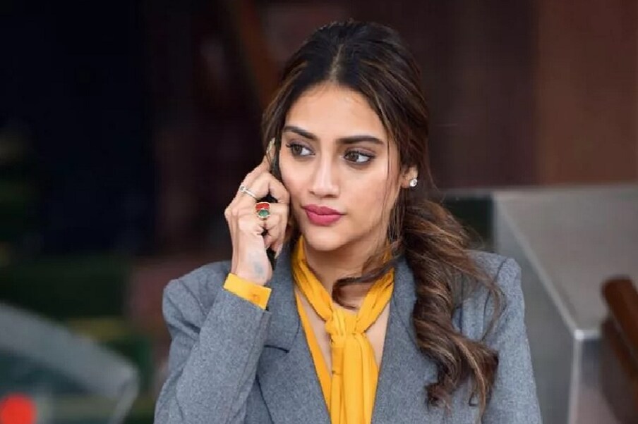  ٹی ایم سی رکن پارلیمنٹ نصرت جہاں نئی دہلی میں جاری سرمائی اجلاس کے دوران پارلیمنٹ ہاؤس میں ( تصویر پی ٹی آئی)۔