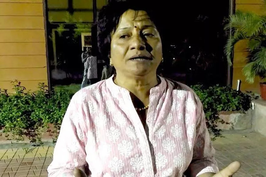 سندھیا اگروال : انہوں نے ہندوستان کی جانب سے 13 ٹیسٹ میچ کھیلے اور 50.45 کی اوسط سے 1110 رن بنائے ۔ اس میں انہوں نے چار سنچریاں اور چار نصف سنچریاں بنائیں ۔ ان کا 190 رن کا سب سے بڑا ذاتی اسکور ہے اور انہوں نے 1935 سے چلے آرہے بیٹی اسنابال کے 189 رن کے اسکور کو پیچھے چھوڑا ۔ انہوں نے یہ کمال 1986 میں کیا تھا ۔ سندھیا اگروال : انہوں نے ہندوستان کی جانب سے 13 ٹیسٹ میچ کھیلے اور 50.45 کی اوسط سے 1110 رن بنائے ۔ اس میں انہوں نے چار سنچریاں اور چار نصف سنچریاں بنائیں ۔ ان کا 190 رن کا سب سے بڑا ذاتی اسکور ہے اور انہوں نے 1935 سے چلے آرہے بیٹی اسنابال کے 189 رن کے اسکور کو پیچھے چھوڑا ۔ انہوں نے یہ کمال 1986 میں کیا تھا ۔