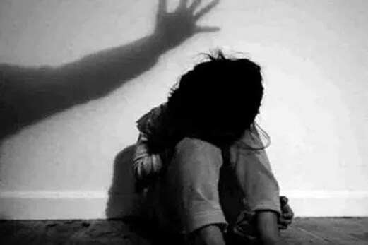 انتہائی شرمناک ! چھ سال کی بچی کا 61 سالہ شخص نے کیا جنسی استحصال ، گرفتار انتہائی شرمناک ! چھ سال کی بچی کا 61 سالہ شخص نے کیا جنسی استحصال ، گرفتار