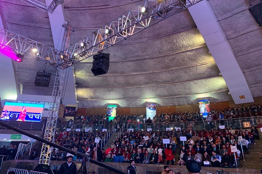 مودی نے بچوں کو زندگی میں ہار نہ ماننے کی صلاح دیتے ہوئے کہا کہ کبھی مایوس نہیں ہونا چاہئے کیونکہ ہمارے دل میں جو بھی منفی باتیں آتی ہیں وہ زیادہ تر بیرونی وجوہات سے جڑی ہوتی ہیں۔ مودی نے بچوں کو زندگی میں ہار نہ ماننے کی صلاح دیتے ہوئے کہا کہ کبھی مایوس نہیں ہونا چاہئے کیونکہ ہمارے دل میں جو بھی منفی باتیں آتی ہیں وہ زیادہ تر بیرونی وجوہات سے جڑی ہوتی ہیں۔