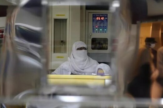 سعودی عرب:24 گھنٹوں میں کورونا کے 96 معاملات سامنے آئے ،مہلوکین کی تعد اد 8 ہوگئی سعودی عرب:24 گھنٹوں میں کورونا کے 96 معاملات سامنے آئے ،مہلوکین کی تعد اد 8 ہوگئی