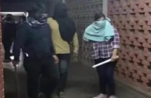 پولیس جے این یو تشدد کی تحقیقات کو لےکر سنجیدہ: دہلی پولیس پولیس جے این یو تشدد کی تحقیقات کو لےکر سنجیدہ: دہلی پولیس