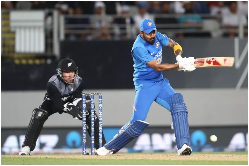 کے ایل راہل (KL Rahul) نے 50 گیندوں میں ناٹ آؤٹ 57 رن بنائے اور شریس ایئرکے ساتھ 86 رنوں کی شراکت کی۔ اپنی نصف سنچری اننگ کے دوران کے ایل راہل نے بطور وکٹ کیپر ایسا کارنامہ انجام دیا، جس کے بعد دھونی اور رشبھ پنت بھی پیچھے رہ گئے۔ کے ایل راہل (KL Rahul) نے 50 گیندوں میں ناٹ آؤٹ 57 رن بنائے اور شریس ایئرکے ساتھ 86 رنوں کی شراکت کی۔ اپنی نصف سنچری اننگ کے دوران کے ایل راہل نے بطور وکٹ کیپر ایسا کارنامہ انجام دیا، جس کے بعد دھونی اور رشبھ پنت بھی پیچھے رہ گئے۔