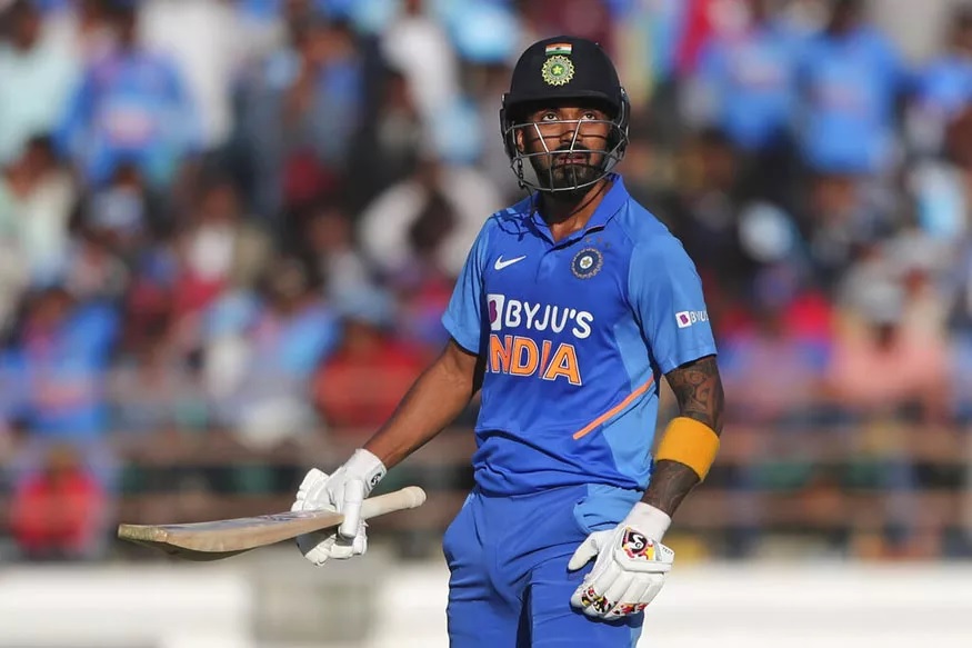 کے ایل راہل (KL Rahul) ٹی -20 میں مسلسل دو نصف سنچری لگانے والے ہندوستان کے پہلے وکٹ کیپر بن گئے۔ واضح رہے کہ کے ایل راہل نے پہلے ٹی -20 میں بھی نیوزی لینڈ کے خلاف نصف سنچری لگائی تھی۔ اس میچ میں کے ایل راہل نے 56 رنوں کی اننگ کھیلی تھی۔ کے ایل راہل (KL Rahul) ٹی -20 میں مسلسل دو نصف سنچری لگانے والے ہندوستان کے پہلے وکٹ کیپر بن گئے۔ واضح رہے کہ کے ایل راہل نے پہلے ٹی -20 میں بھی نیوزی لینڈ کے خلاف نصف سنچری لگائی تھی۔ اس میچ میں کے ایل راہل نے 56 رنوں کی اننگ کھیلی تھی۔
