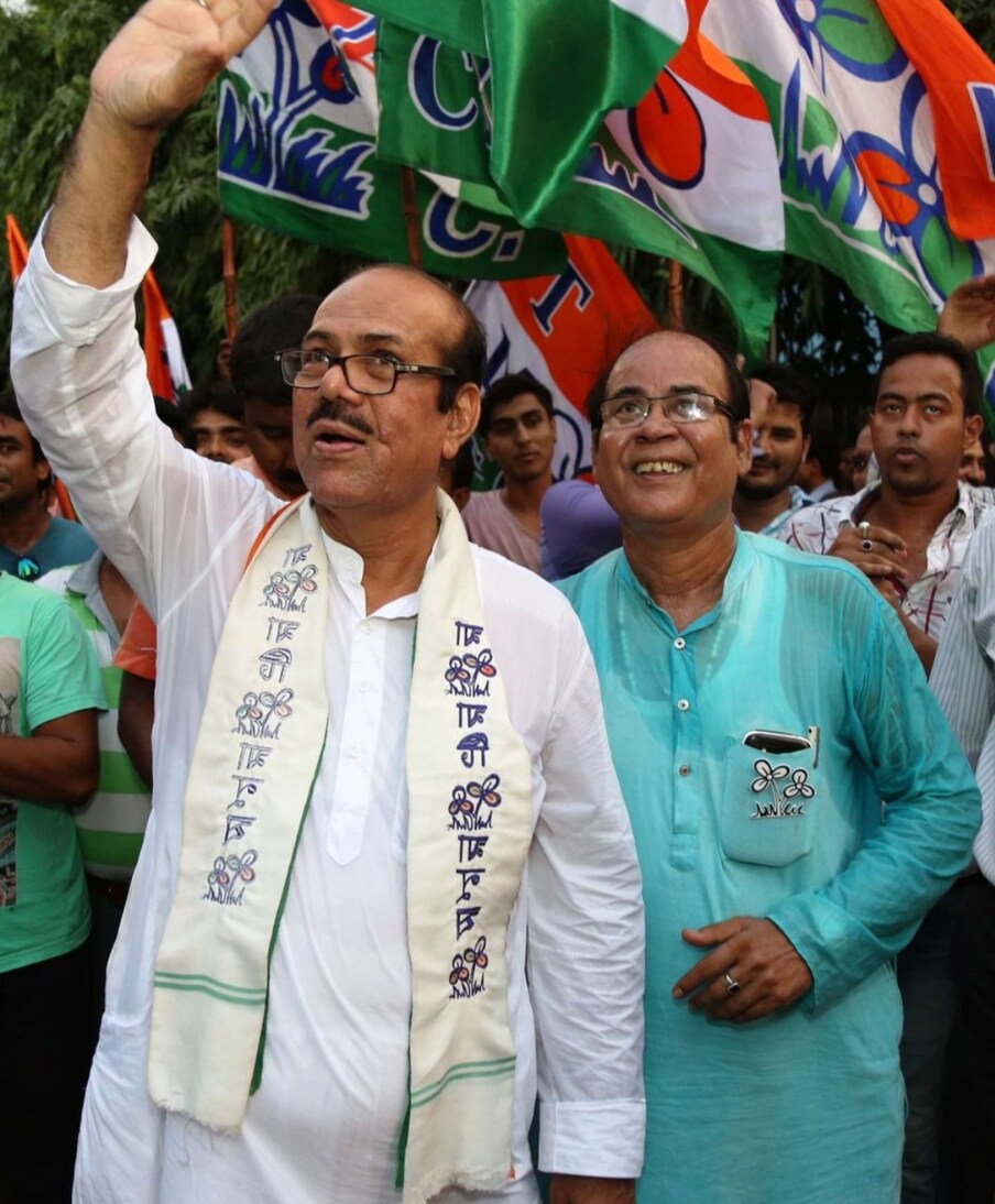  ریاستی وزیر جاوید احمد خان کے مطابق سی اے اے و آین ارسی کو لیکر وزیر اعلی ممتا بنرجی کا احتجاج اہم ہے۔ انہوں نے ہی دیگر لوگوں و جماعتوں  کو اس اہم مدعے پر سامنے آنے کی راہ دکھاٸی ہے ایسے میں شہر کے پارک سرکس میدان میں  اچانک شروع ہوٸے خواتین کے احتجاج کی حمایت کرنا آسان نہیں تھا۔