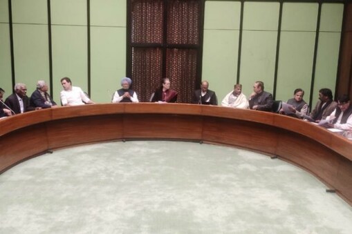 سونیا گاندھی کی قیادت میں پارلیمنٹ انیکسی میں اپوزیشن کی میٹنگ