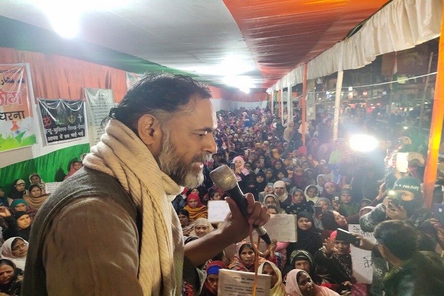 رانچی میں احتجاجی دھرنا کا سلسلہ جاری ہے، یوگیندر یادو نے پہنچ کر خواتین کی حوصلہ افزائی کی۔