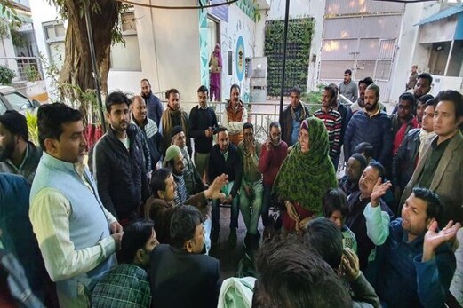 جامعہ تشدد: آصف محمد خان سمیت کئی لوگوں کی گرفتاری کی افواہ پر ہنگامہ جامعہ تشدد: آصف محمد خان سمیت کئی لوگوں کی گرفتاری کی افواہ پر ہنگامہ