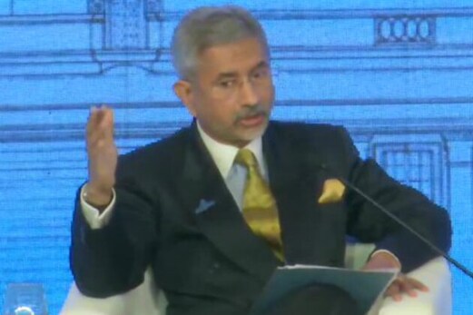 دنیا کو دہشت گردی کے چیلنج سے نمٹنے کے لئے جائزہ لینا ہوگا: ایس جے شنکر دنیا کو دہشت گردی کے چیلنج سے نمٹنے کے لئے جائزہ لینا ہوگا: ایس جے شنکر
