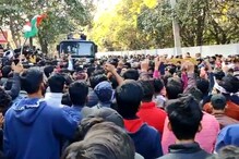 جامعہ ملیہ اسلامیہ:جے شری رام اور کون چاہتاہے آزادی کہتے ہوئے حملہ آور  نے کیوں کی فائرنگ
