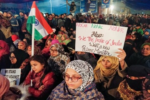 سی اے اے احتجاج: شاہین باغ میں پستول لےکر آگیا ایک شخص، مظاہرین نے بھگایا، یہاں دیکھیں ویڈیو سی اے اے احتجاج: شاہین باغ میں پستول لےکر آگیا ایک شخص، مظاہرین نے بھگایا، یہاں دیکھیں ویڈیو