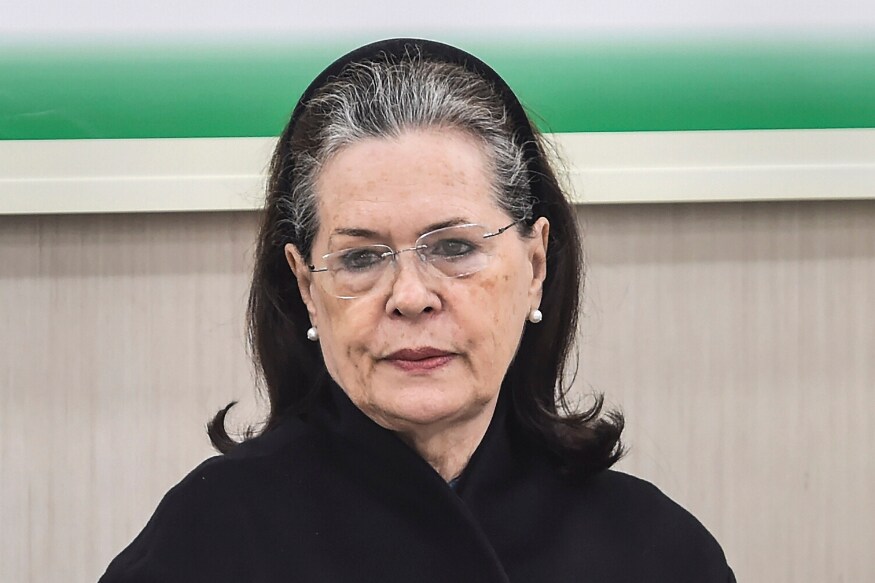 سونیا گاندھی نے کہا ہے کہ کورونا کی لڑائی میں ساتھ کھڑے ہونا ہی سب سے بڑی حب الوطنی ہے۔ فائل فوٹو