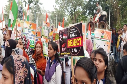 کولکاتا: سی اے اے اور این آر سی مخالف دھرنے میں خاتون کا انتقال کولکاتا: سی اے اے اور این آر سی مخالف دھرنے میں خاتون کا انتقال
