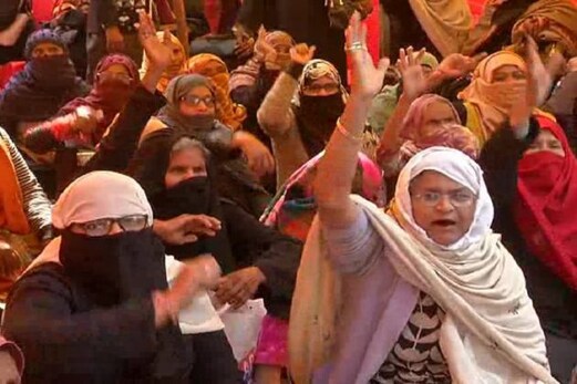 شاہین باغ سی اے اے مخالف احتجاج پر وزیراعظم مودی کی تنقید سے مسلم خواتین چراغ پا شاہین باغ سی اے اے مخالف احتجاج پر وزیراعظم مودی کی تنقید سے مسلم خواتین چراغ پا