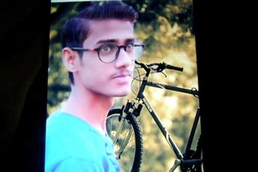 آر جے ڈی کے بہار بند میں مارے گئے عامر حنظلہ کے کنبہ کو بہار شیعہ وقف بورڈ پٹنہ میں دے گا زمین آر جے ڈی کے بہار بند میں مارے گئے عامر حنظلہ کے کنبہ کو بہار شیعہ وقف بورڈ پٹنہ میں دے گا زمین
