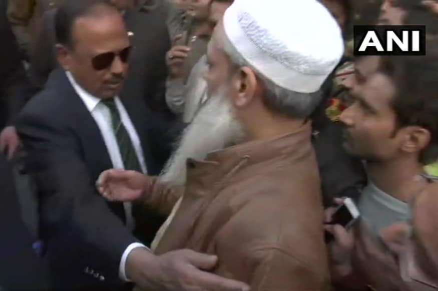 این ایس اے اجیت ڈوبھال نے فساد متاثرہ علاقے کا دورہ کیا۔
