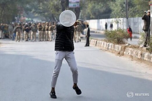 جامعہ فائرنگ: سی اے اے احتجاج کے دوران گولی چلانے والے نوجوان کے بارے میں پولیس نے کیا یہ نیا انکشاف جامعہ فائرنگ: سی اے اے احتجاج کے دوران گولی چلانے والے نوجوان کے بارے میں پولیس نے کیا یہ نیا انکشاف