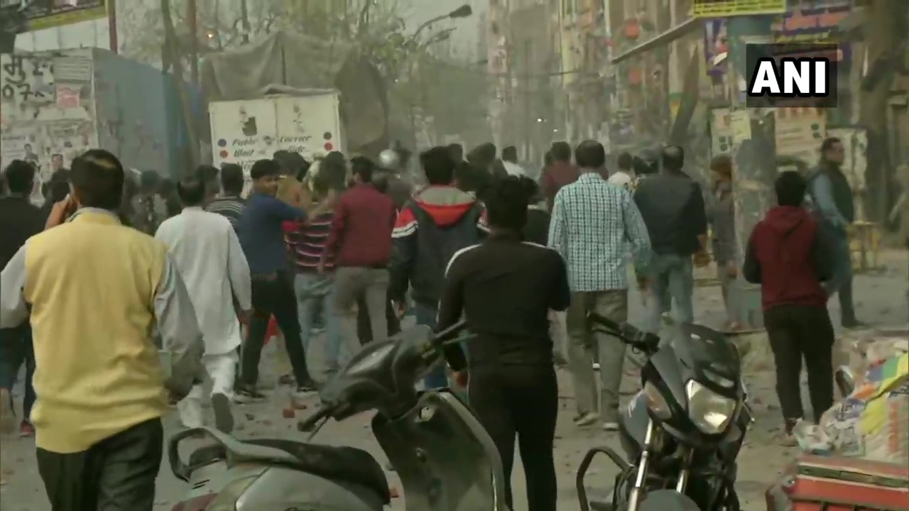 وہیں موج پور میں حالات میں کشیدگی کے باعث دہلی میٹرو نے موج پور- بابر پور میٹرو اسٹیشن کو بند کردیا ہے ۔ وہیں موج پور میں حالات میں کشیدگی کے باعث دہلی میٹرو نے موج پور- بابر پور میٹرو اسٹیشن کو بند کردیا ہے ۔