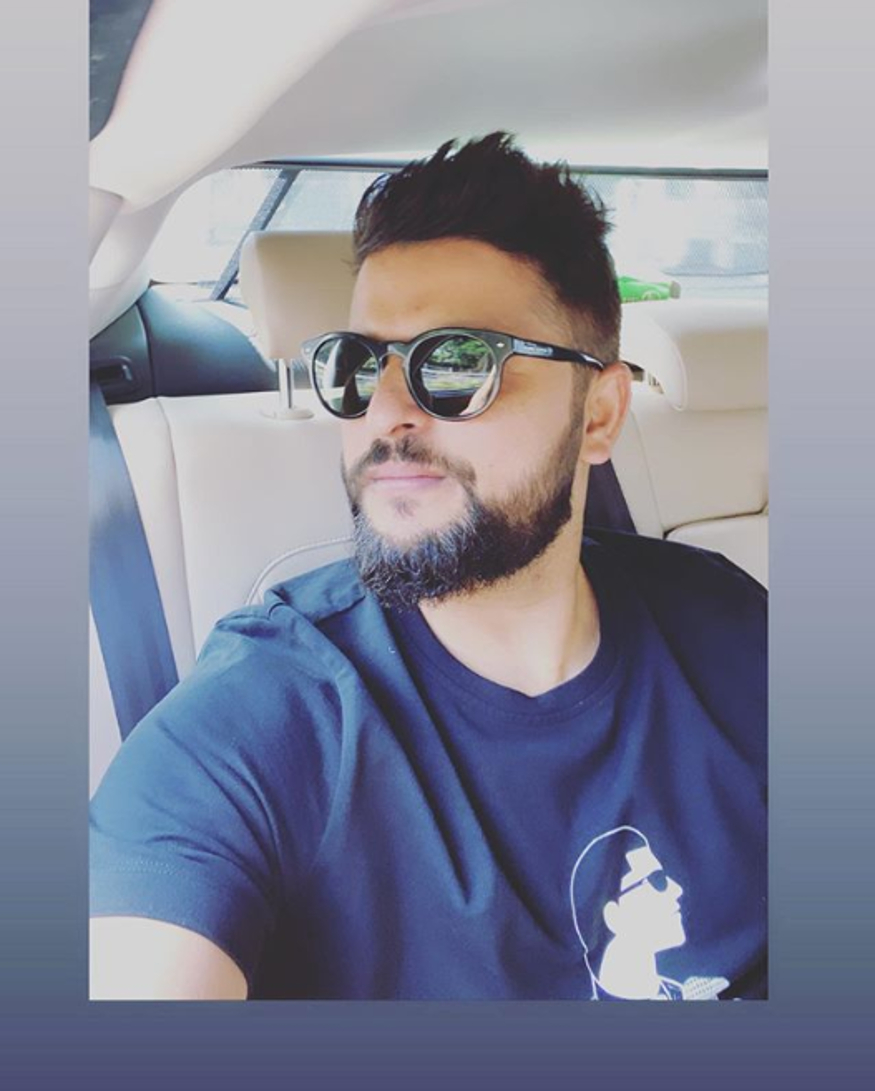 سریش رینا ان کھلاڑیوں میں شامل ہیں ، جو اپنے کنبہ کو کافی اہمیت دیتے ہیں ۔ کافی کرکٹ کھلاڑی جہاں ماڈل اور اداکارہ کو ڈیٹ کرتے ہیں یا کئی ان سے شادی بھی کرچکے ہیں ، سریش رینا نے انویسٹمنٹ بینکر پرینکا چودھری سے شادی کی ہے ۔ تصویر : انسٹاگرام ۔ سریش رینا ان کھلاڑیوں میں شامل ہیں ، جو اپنے کنبہ کو کافی اہمیت دیتے ہیں ۔ کافی کرکٹ کھلاڑی جہاں ماڈل اور اداکارہ کو ڈیٹ کرتے ہیں یا کئی ان سے شادی بھی کرچکے ہیں ، سریش رینا نے انویسٹمنٹ بینکر پرینکا چودھری سے شادی کی ہے ۔ تصویر : انسٹاگرام ۔