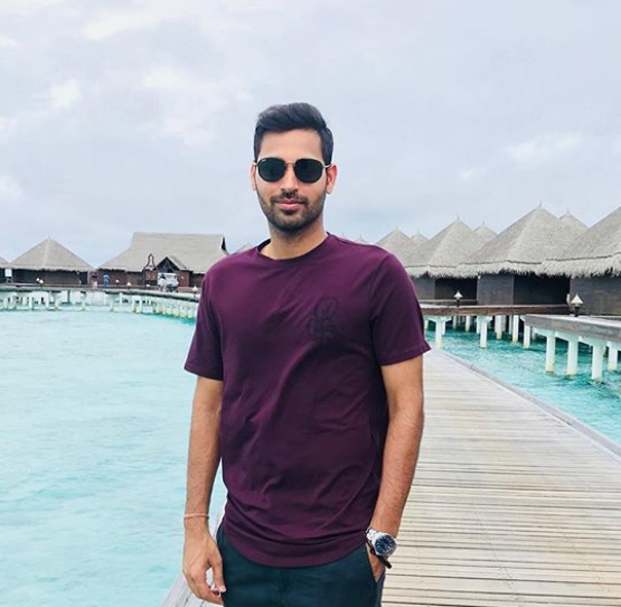 زیادہ تر ہندوستانی کھلاڑی سوشل میڈیا کے سبھی پلیٹ فارم پر ہیں ، مگر تیز گیند باز بھونیشور کمار ایسے کھلاڑی ہیں ، جنہوں نے فیس بک پر کافی وقت گزار ، مگر اس کو چھوڑ دیا ۔ اب بھونیشور کمار نے انکشاف کیا ہے کہ آخر انہوں نے کس وجہ سے فیس بک کا استعمال کرنا چھوڑدیا ۔ ( تصویر : بھونیشور کمار انسٹاگرام ) ۔ زیادہ تر ہندوستانی کھلاڑی سوشل میڈیا کے سبھی پلیٹ فارم پر ہیں ، مگر تیز گیند باز بھونیشور کمار ایسے کھلاڑی ہیں ، جنہوں نے فیس بک پر کافی وقت گزار ، مگر اس کو چھوڑ دیا ۔ اب بھونیشور کمار نے انکشاف کیا ہے کہ آخر انہوں نے کس وجہ سے فیس بک کا استعمال کرنا چھوڑدیا ۔ ( تصویر : بھونیشور کمار انسٹاگرام ) ۔