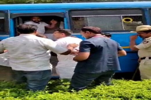 باغی ارکان اسمبلی کو منانے بنگلورو گئے وزیر جیتو پٹواری اور لکھن سنگھ کے ساتھ مار پیٹ باغی ارکان اسمبلی کو منانے بنگلورو گئے وزیر جیتو پٹواری اور لکھن سنگھ کے ساتھ مار پیٹ