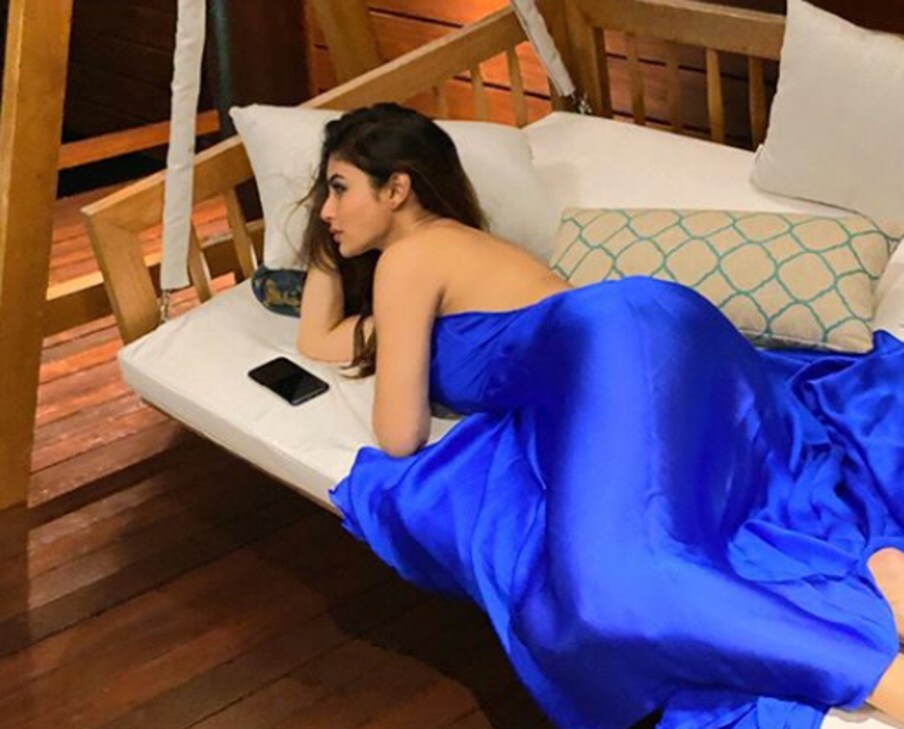  بالی ووڈ کی بولڈ اداکارہ مونی رائے (Mouni Roy) ۔ تصویر انسٹاگرام ۔