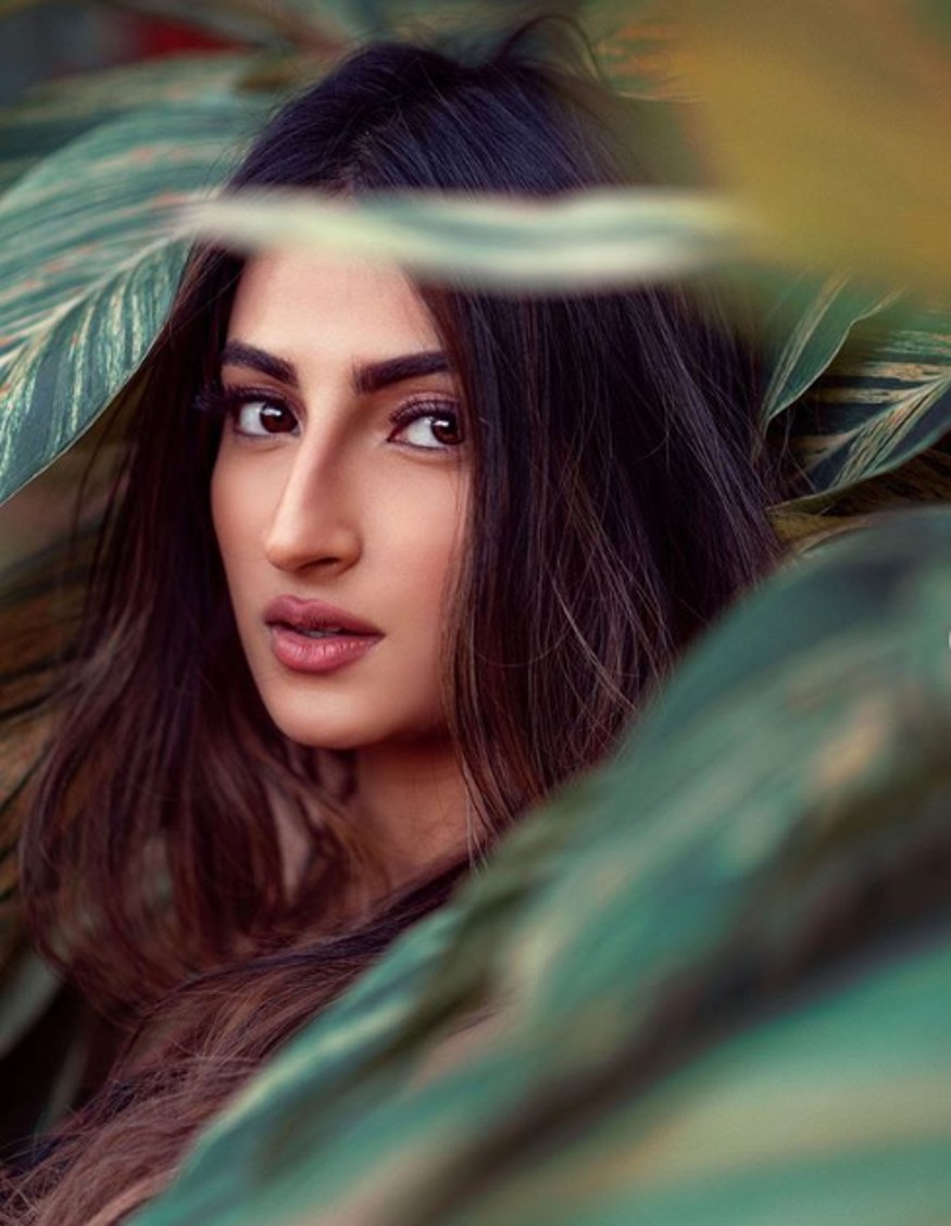 حال ہی میں شویتا تیواری کی بیٹی ان دنوں بھی سرخیوں میں آگئی تھیں جب وہ ڈبو رتنانی کے کیلینڈر شوٹ میں بالی ووڈ اداکارہ کیارا اڈوانی کے لک سے ملتے فوٹو شوٹ میں نظر آئی تھیں۔ حال ہی میں شویتا تیواری کی بیٹی ان دنوں بھی سرخیوں میں آگئی تھیں جب وہ ڈبو رتنانی کے کیلینڈر شوٹ میں بالی ووڈ اداکارہ کیارا اڈوانی کے لک سے ملتے فوٹو شوٹ میں نظر آئی تھیں۔