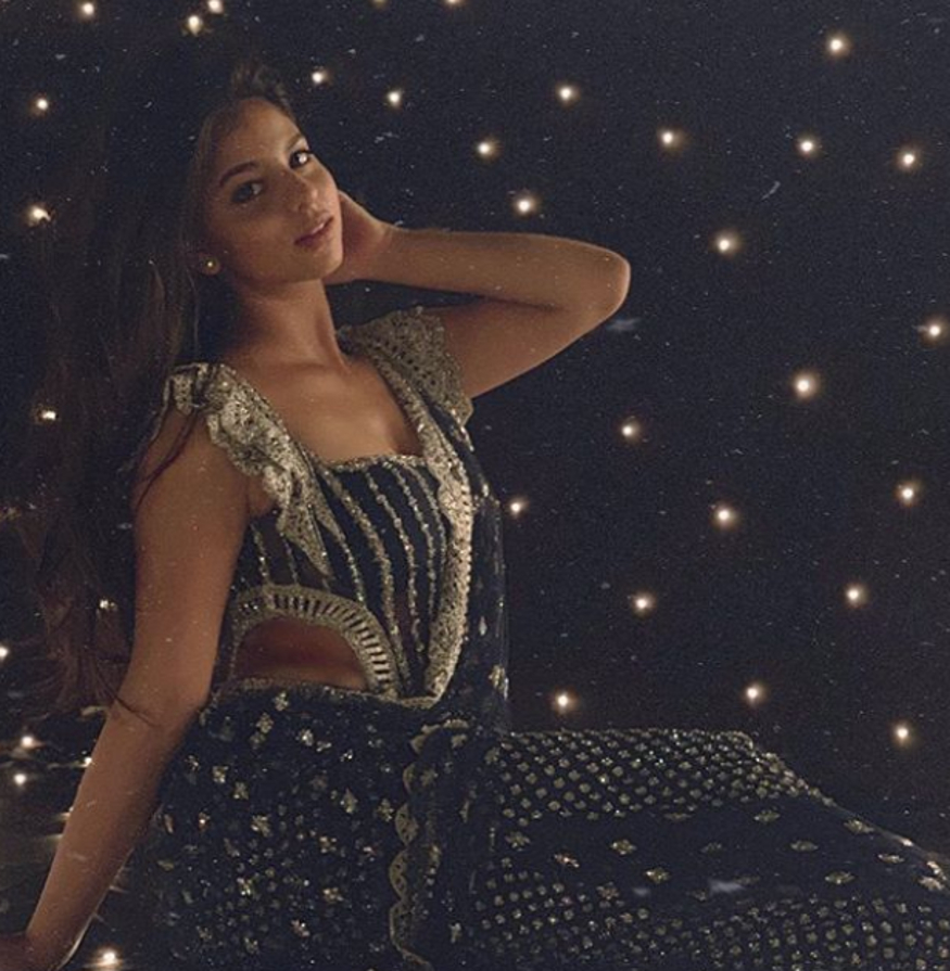 اس تصویر کی سب سے خاص بات یہ ہے کہ اس میں وہ امیتابھ بچن کی بیٹی شویتا نندا (Shweta Nanda) کے بیٹے اگستیا نندا کے ساتھ نظر آرہی ہیں۔ اس تصویر کی سب سے خاص بات یہ ہے کہ اس میں وہ امیتابھ بچن کی بیٹی شویتا نندا (Shweta Nanda) کے بیٹے اگستیا نندا کے ساتھ نظر آرہی ہیں۔
