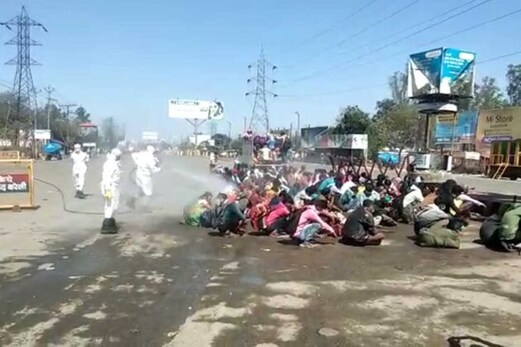 کورونا وائرس: بریلی میں مزدوروں پرکیمیکل اسپرے، ڈی ایم نےکہا- زیادہ فعالیت میں ہوا، ایکشن لیں گے کورونا وائرس: بریلی میں مزدوروں پرکیمیکل اسپرے، ڈی ایم نےکہا- زیادہ فعالیت میں ہوا، ایکشن لیں گے