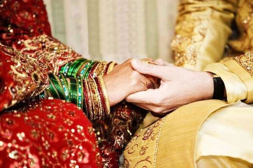 لاک ڈاون کا سائیڈ افیکٹ ! بارات نہیں آئی تو ویڈیول کال پر ہوا نکاح ، جانیں اب کیسے ہوگی رخصتی لاک ڈاون کا سائیڈ افیکٹ ! بارات نہیں آئی تو ویڈیول کال پر ہوا نکاح ، جانیں اب کیسے ہوگی رخصتی