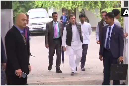 راہل گاندھی نے دہلی کے تشدد زدہ علاقوں کا کیا دورہ، کہا۔ اس سے دنیا میں ہندوستان کی شبیہ خراب ہوئی راہل گاندھی نے دہلی کے تشدد زدہ علاقوں کا کیا دورہ، کہا۔ اس سے دنیا میں ہندوستان کی شبیہ خراب ہوئی