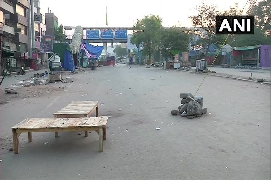 جنتا کرفیو کے سبب اتوار کو دن میں 3 سے 5 خواتین ہی احتجاج کی جگہ پر پہنچی تھیں۔ وزیر اعظم نریندر مودی کی جنتا کرفیو کی اپیل کے ساتھ ہی اس احتجاج کی نوعیت بدل گئی ہے۔ جنتا کرفیو کے سبب اتوار کو دن میں 3 سے 5 خواتین ہی احتجاج کی جگہ پر پہنچی تھیں۔ وزیر اعظم نریندر مودی کی جنتا کرفیو کی اپیل کے ساتھ ہی اس احتجاج کی نوعیت بدل گئی ہے۔